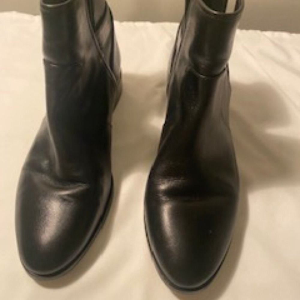 Michael Kors Salem Black Leather Bootie  Size 8 1/2 medium  1 1/2 inch heel